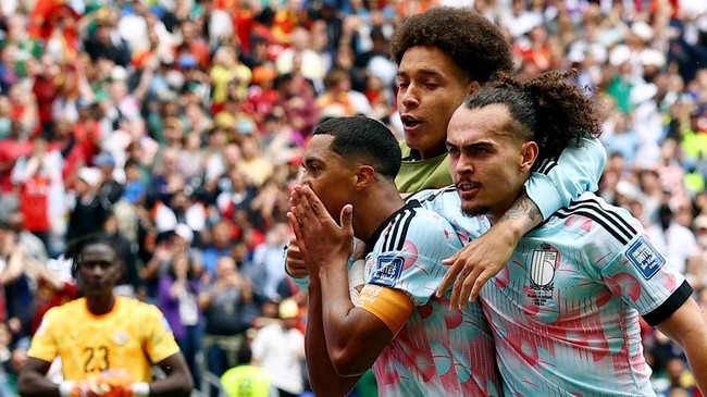 Soccer Football - FIFA World Cup 2026 - Round of 32 - Belgium v Senegal - Seattle Stadium, Seattle, Washington, U.S. - July 1, 2026
Belgium's Youri Tielemans celebrates scoring their second goal with Arthur Theate and Axel Witsel REUTERS/Agustin Mar