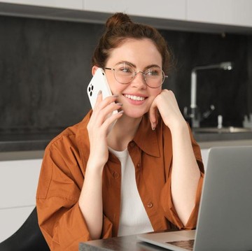 5 Fakta Kepribadian Orang yang Lebih Suka Telepon daripada Kirim Pesan