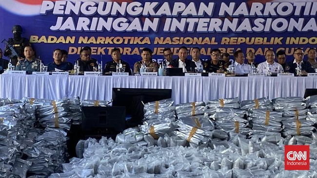 Badan Narkotika Nasional (BNN) RI mengungkap jaringan narkotika internasional yang menyelundupkan 3,37 ton kuncup bunga cannabinoid.