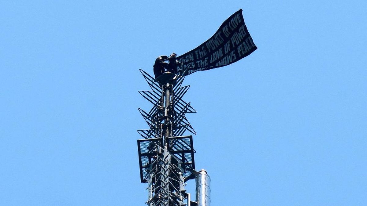 FOTO: Dua Sejoli Nekat Lamaran di Puncak Empire State New York
