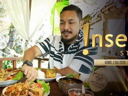 Insert Story: Kulineran di Kampung Daun, Fadi Cobain Nasi Bakar Teri Petai