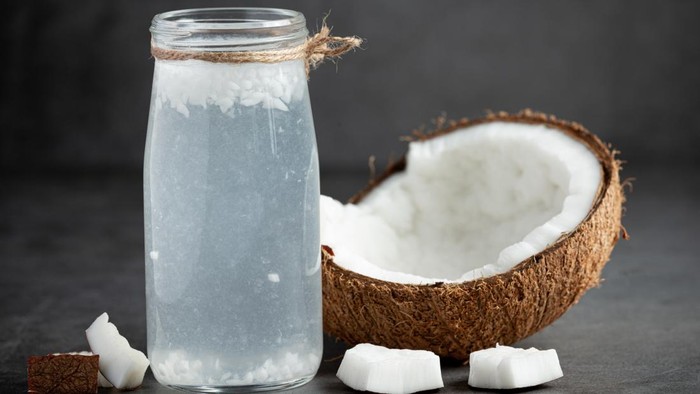 3 Manfaat Air Kelapa untuk Kulit Wajah yang Jarang Diketahui