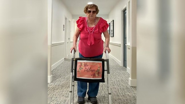 Nenek berusia 96 tahun bikin heboh di Amerika Serikat setelah menggelar pesta minuman keras (miras) di sebuah panti jompo yang ia tinggali.