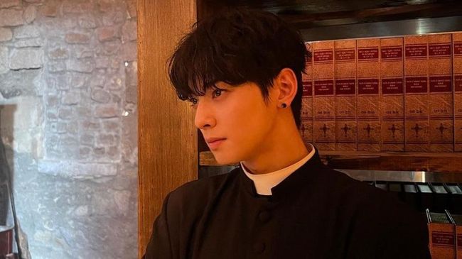 Terungkap Nama Baptis yang Dipilih Cha Eun Woo Usai Peluk Agama Katolik