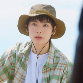 Kenalan dengan Sena, Sosok yang Tampil di MV Hearts2Hearts 'Lemon Tang'