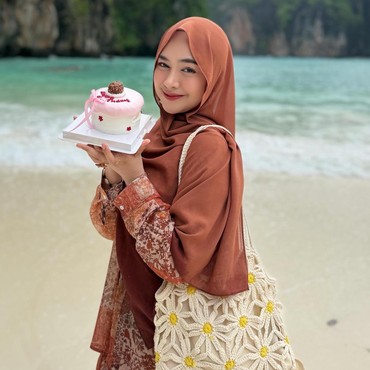 Ria Ricis Rayakan Ulang Tahun ke-31 di Phuket, Liburan Seru Bareng Moana