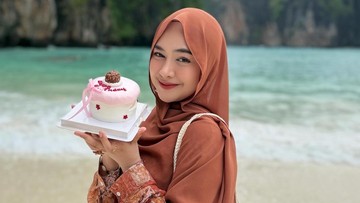 Gosip Terkini Selebriti Insertlive : Ria Ricis Rayakan Ulang Tahun ke-31 di Phuket, Liburan Seru Bareng Moana