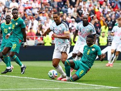 Soccer Football - FIFA World Cup 2026 - Round of 32 - Belgium v Senegal - Seattle Stadium, Seattle, Washington, U.S. - July 1, 2026 Senegal's Lamine Camara tackles Belgium's Youri Tielemans in the penalty area before a VAR review REUTERS/Agustin Marc