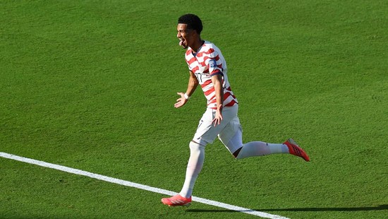 Soccer Football - FIFA World Cup 2026 - Round of 32 - United States v Bosnia and Herzegovina - San Francisco Bay Area Stadium, Santa Clara, California, U.S. - July 1, 2026 Malik Tillman of the U.S. celebrates scoring their second goal REUTERS/Pedro N