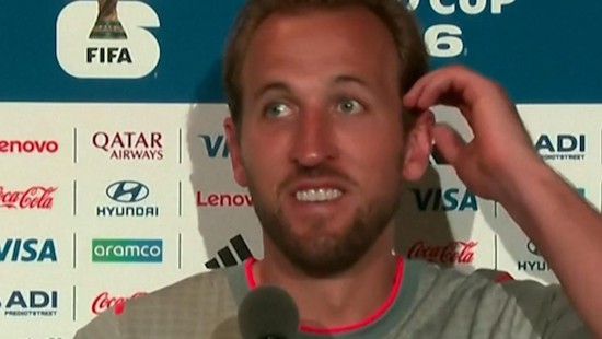 Harry Kane mencetak dua gol dalam 15 menit terakhir untuk membawa Inggris lolos ke babak 16 besar Piala Dunia pada Rabu (1/7) melawan RD Kongo dengan skor 2-1.
