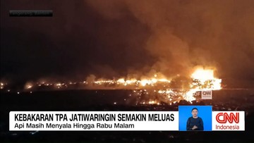 VIDEO: Kebakaran TPA Jatiwaringin Semakin Meluas
