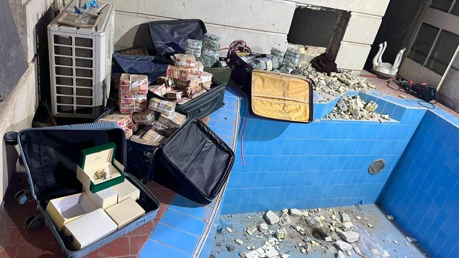  Penggerebekan di rumah wakil menteri perminyakan Irak menyita tumpukan duit tunai. (Facebook/مجلس القضاء الاعلى)
