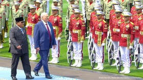Presiden Republik Indonesia Prabowo Subianto menyambut kedatangan Presiden Republik Belarus Aleksandr Lukashenko di Istana Merdeka, Jakarta, 2 Juli 2026