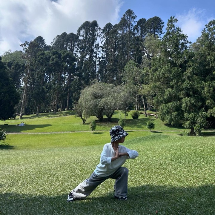 <p>Lindswell mengungkap tantangan yang dihadapi saat mendampingi Zubayr latihan wushu. Bunda tiga anak ini mengatakan, <em>mood</em> sang putra masih suka naik-turun saat berlatih. "Merayu Kk Zubayr buat latihan itu gampang-gampang susah. Kadang semangat, kadang tiba-tiba bilang bosen," tulisnya dalam salah satu unggahan di Instagram. (Foto: Instagram @lindswell_k)</p>