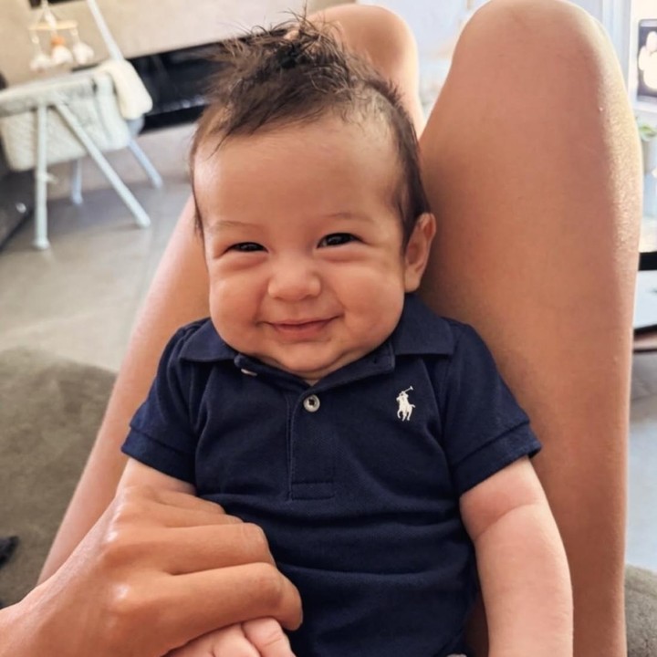 <p>Mengintip dari laman Instagram, bintang film <em>Baby Blues</em> ini juga membagikan nama sang putra, yakni Thomas Eric Bigenho. Sejak lahir hingga kini menginjak usia 3 bulan, Aurelie cukup sering memperlihatkan momennya dengan sang putra. (Foto: Instagram @aurelie)</p>
