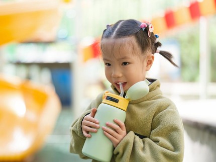 5 Rekomendasi Botol Minum Tali Panjang untuk Anak TK, Awet & Mudah Dibersihkan 