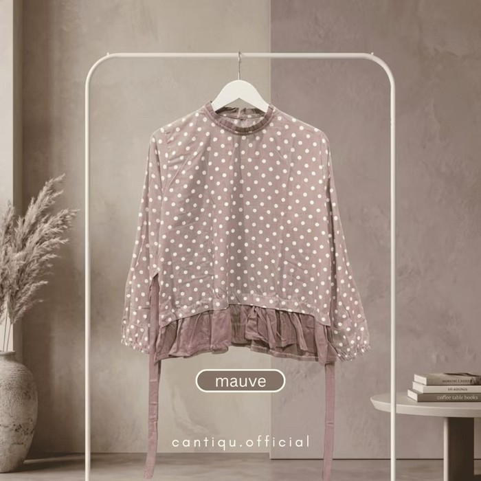 Atasan motif polkadot yang gemas