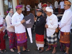 Pemkab Buleleng Beri 9 Motor Senilai Rp 280 Juta untuk Majelis Desa Adat