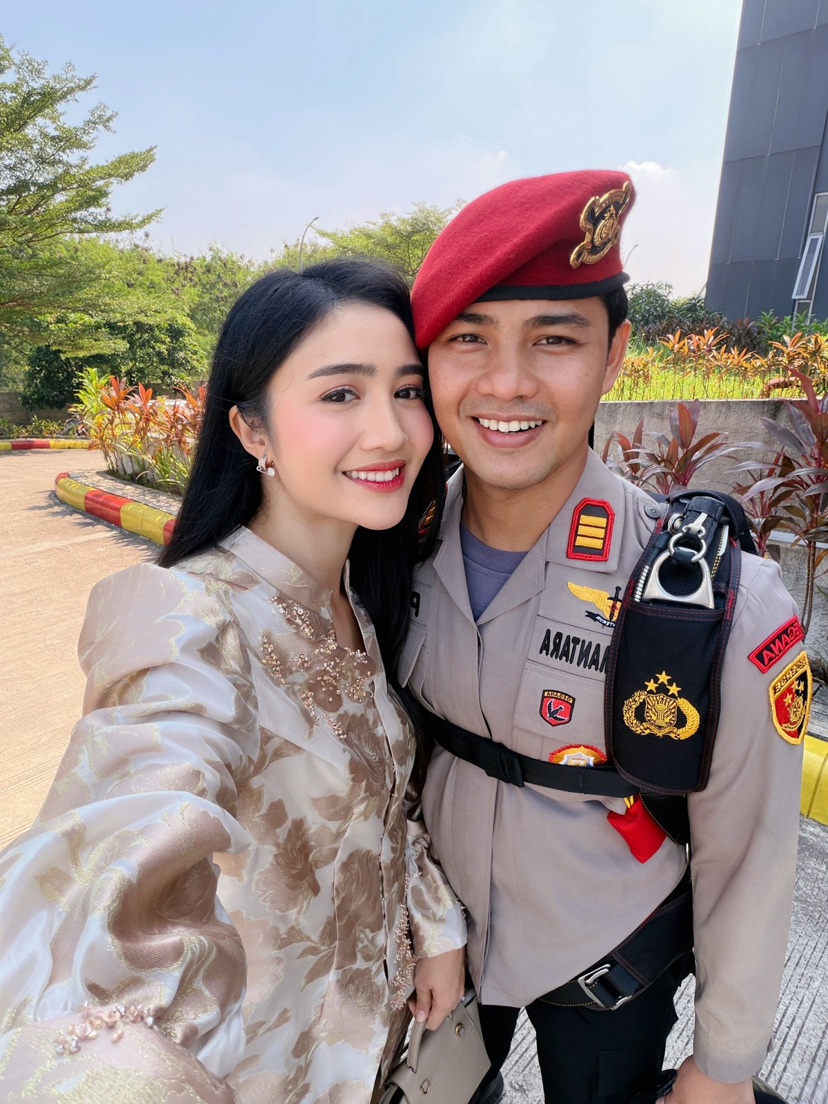 Febby Rastanty temani suami menghadiri HUT Polri