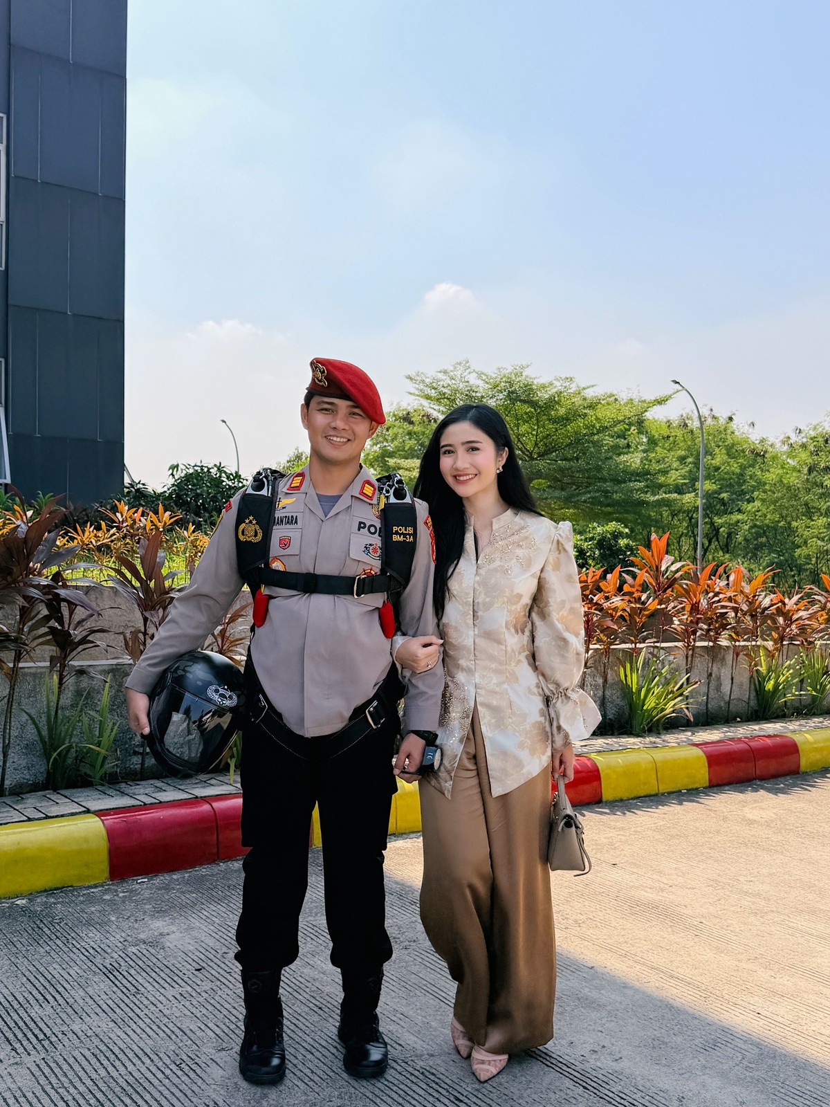 Febby Rastanty temani suami menghadiri HUT Polri
