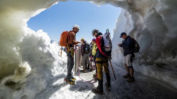 FOTO: Pendakian Gunung Mont Blanc Makin Berisiko Imbas Gelombang Panas