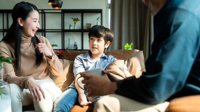 Mengenal Dampak Helicopter Parenting, Bisa Hambat Tumbuh Kembang Anak