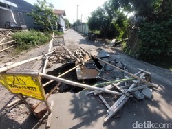 3 Bulan Jalan Watubelah Cirebon Ambles, Mobil Tak Bisa Lewat