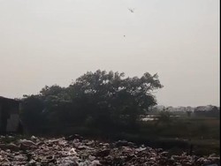 Kebakaran TPA Jatiwaringin Belum Padam Usai 4 Hari, Titik Api Berkurang