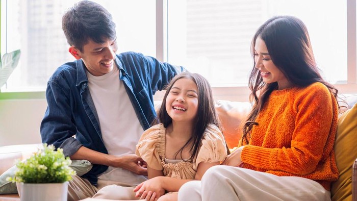 5 Kebiasaan Orang Tua yang Bikin Anak Jadi Baik Hati