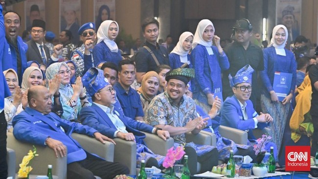Bupati Langkat, Syah Afandin, ditangkap KPK dalam OTT terkait suap proyek Dinas Pendidikan dan Perkim. Enam orang lainnya juga diamankan KPK.