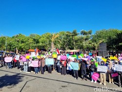 Ratusan Petani-Peternak Ponorogo Demo Dukung Program MBG
