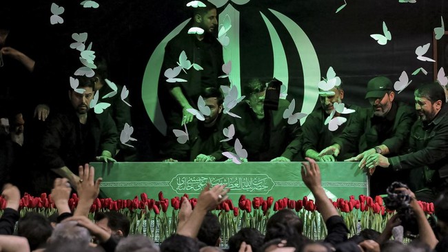 Coffin of Iran's late Supreme Leader Ayatollah Ali Khamenei, during a farewell ceremony near the office of the late Iranian leader, in Tehran, Iran, July 3, 2026. Office of the Iranian Supreme Leader/WANA (West Asia News Agency) via REUTERS

ATTENT