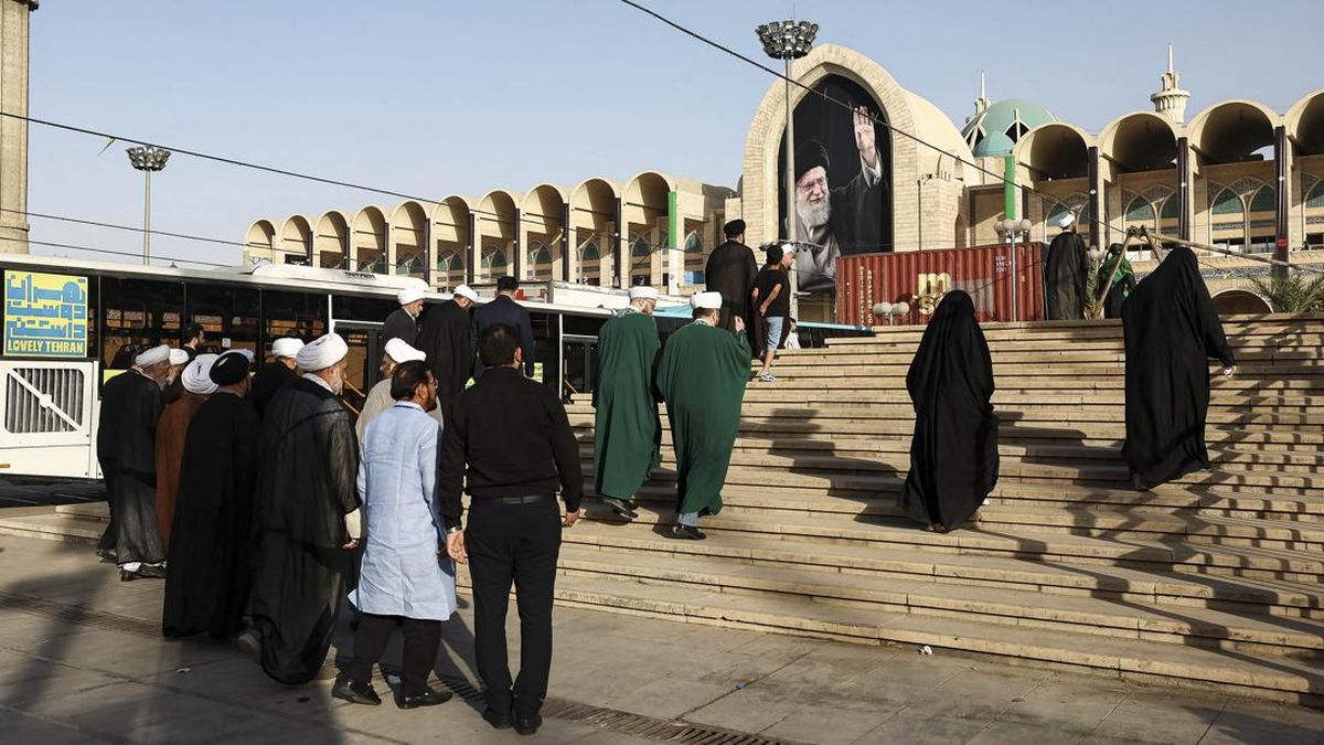 Negara Tetangga RI Kirim Utusan Hadiri Pemakaman Khamenei