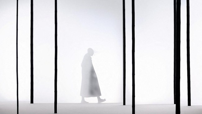 A model presents a creation by designers Yuki Itakura, Sen Kawahara, Nobutaka Kobayashi and IM Men Miyake Design Studio team as part of their Menswear Spring-Summer 2027 collection show for fashion house Issey Miyake during Men's Fashion Week in Pari