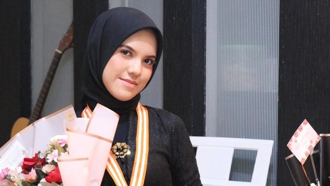 Nadira Az-Zahra yang merupakan mahasiswi Telkom University dilaporkan hilang. Terakhir bertemu dengan pihak keluarganya, Nadira berpamitan berangkat kuliah dari rumahnya di kawasan Ciwastra, Kota Bandung, pada Selasa (30/7).