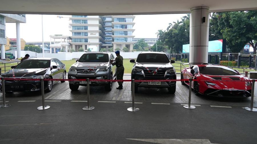 Penampakan mobil-mobil nan disita Kejagung dari kasus tambang di Kalbar (dok. Kejagung)