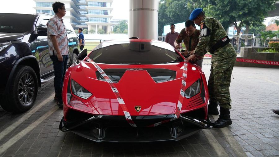 Penampakan mobil-mobil nan disita Kejagung dari kasus tambang di Kalbar (dok. Kejagung)