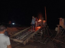 Operasi Senyap di Malam Hari, Polisi Musnahkan 2 Rakit PETI di Kuansing