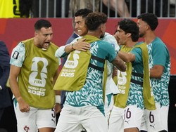 Soccer Football - FIFA World Cup 2026 - Round of 32 - Portugal v Croatia - Toronto Stadium, Toronto, Canada - July 2, 2026 Portugal's Cristiano Ronaldo celebrates with Samu Costa, Francisco Trincao and Diogo Dalot after Croatia's Josko Gvardiol's goa