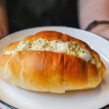 Top 5 List: Rekomendasi Salt Bread Viral di Jakarta
