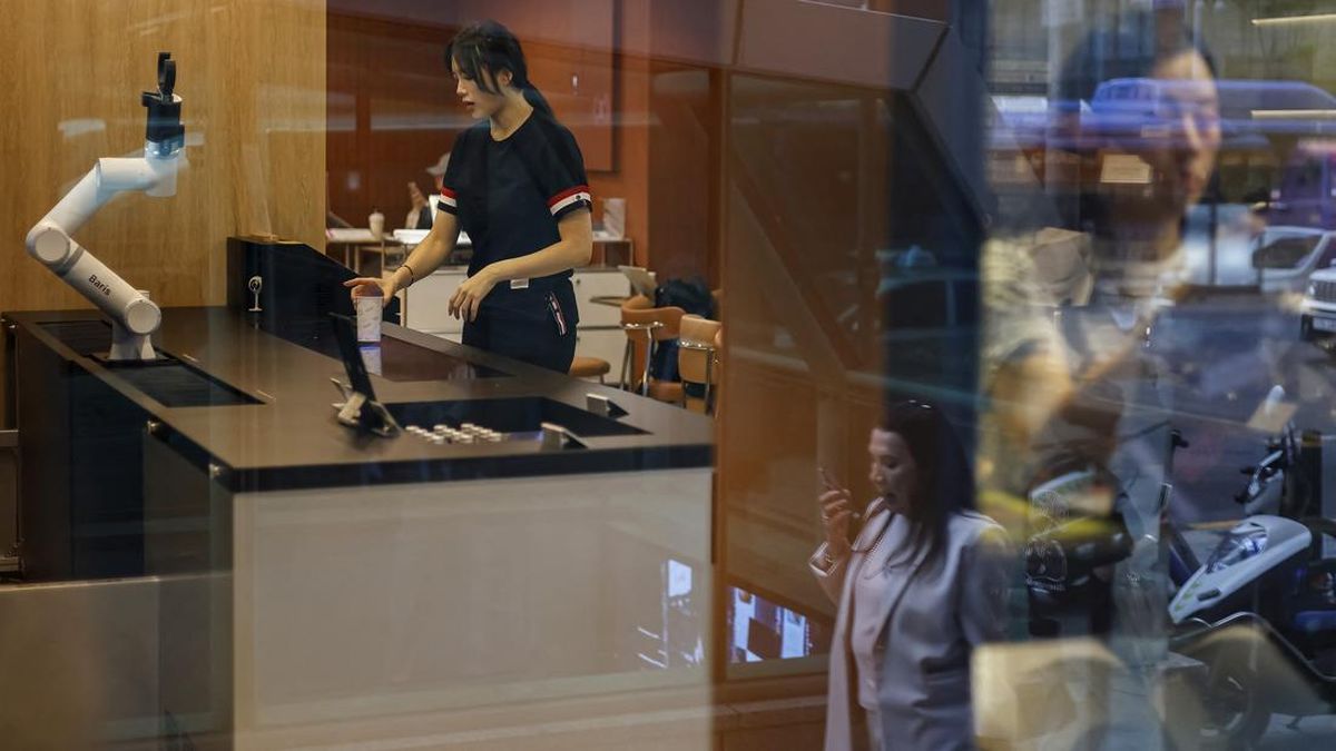 FOTO: Robot Barista 'Menjamur' di Korea Selatan Gegara Upah Mahal