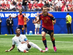 Soccer Football - FIFA World Cup 2026 - Round of 32 - Spain v Austria - Los Angeles Stadium, Inglewood, California, U.S. - July 2, 2026  Spain's Mikel Oyarzabal celebrates scoring their first goal as Austria's David Alaba reacts IMAGN IMAGES via Reut