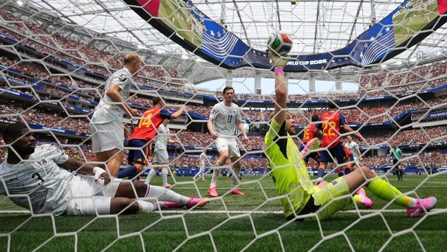 Soccer Football - FIFA World Cup 2026 - Round of 32 - Spain v Austria - Los Angeles Stadium, Inglewood, California, U.S. - July 2, 2026  Austria's Alexander Schlager reacts before Spain's Marc Cucurella scores a goal that is later disallowed IMAGN IM