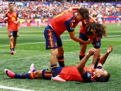 Soccer Football - FIFA World Cup 2026 - Round of 32 - Spain v Austria - Los Angeles Stadium, Inglewood, California, U.S. - July 2, 2026 Spain's Mikel Oyarzabal celebrates scoring their third goal with Gavi and Marc Cucurella REUTERS/Lisi Niesner
