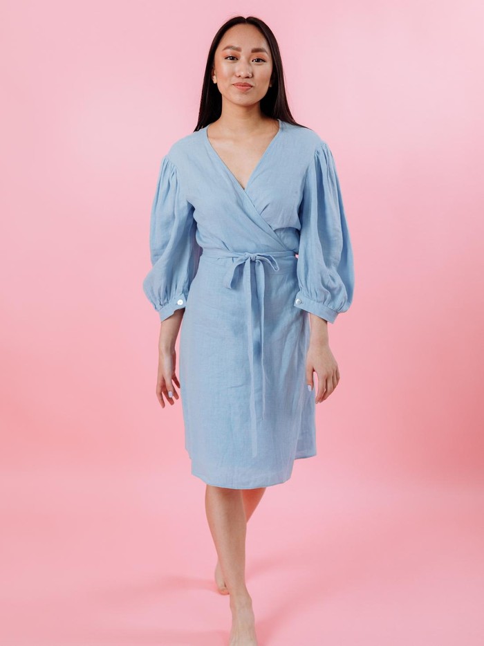 Wrap dress wajib masuk ke dalam koleksi kamu
