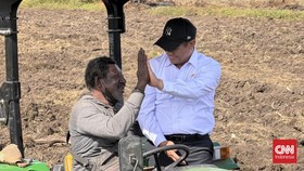 Menteri Pertanian (Mentan) Andi Amran Sulaiman menegaskan seluruh lahan yang dibuka melalui program cetak sawah di Papua, termasuk di Kabupaten Merauke, akan tetap menjadi milik masyarakat.