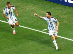 Soccer Football - FIFA World Cup 2026 - Round of 32 - Argentina v Cape Verde - Miami Stadium, Miami Gardens, Florida, U.S. - July 3, 2026 Argentina's Lionel Messi celebrates scoring their first goal with Argentina's Nahuel Molina REUTERS/Marco Bello
