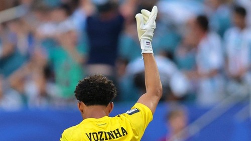 Vozinha mengalahkan Unai Simon dalam Best 11 atau Tim Impian Piala Dunia 2026.