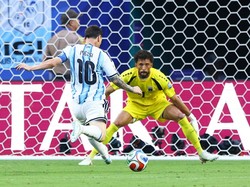 Soccer Football - FIFA World Cup 2026 - Round of 32 - Argentina v Cape Verde - Miami Stadium, Miami Gardens, Florida, U.S. - July 3, 2026 Argentina's Lionel Messi misses a chance to score against Cape Verde's Vozinha IMAGN IMAGES via Reuters/Nathan R