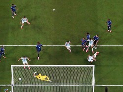 Soccer Football - FIFA World Cup 2026 - Round of 32 - Argentina v Cape Verde - Miami Stadium, Miami Gardens, Florida, U.S. - July 3, 2026 Argentina's Cristian Romero scores their third goal past Cape Verde's Vozinha REUTERS/Paul Childs
